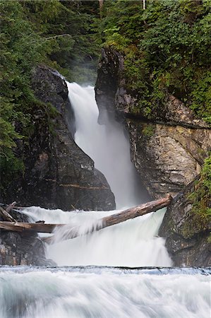 simsearch:854-03845147,k - Sweetheart Falls cascades into Sweetheart Creek near Gilbert Bay, Tongass National Forest, Inside Passage of Southeast Alaska, Summer Foto de stock - Con derechos protegidos, Código: 854-03849770