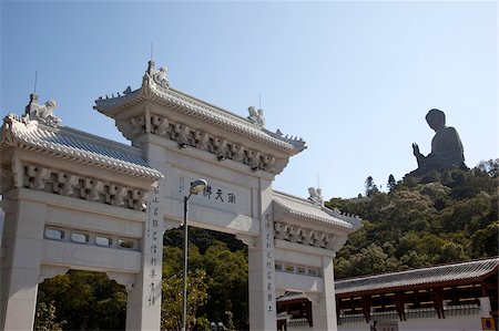 simsearch:855-05984035,k - Passerelle sur l'approche au monastère de Po Lin avec le Bouddha géant à l'arrière-plan, l'île de Lantau, Hong Kong Photographie de stock - Rights-Managed, Code: 855-05984028