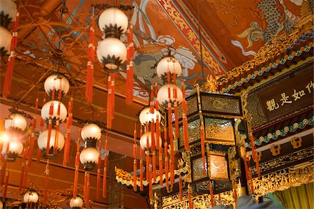 simsearch:855-05984035,k - Interior of the main hall of Po Lin Monastery, Lantau Island, Hong Kong Foto de stock - Con derechos protegidos, Código: 855-05984066