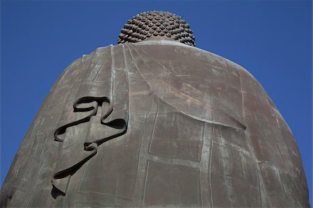 simsearch:855-05984035,k - Giant Buddha statue at Ngon Ping, Po Lin monastery, Lantau Island, Hong Kong Foto de stock - Con derechos protegidos, Código: 855-05984090