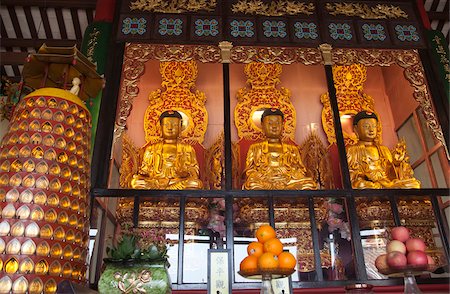 santuario - Buddha shrine at Tsing Shan Temple, New Territories, Hong Kong Foto de stock - Con derechos protegidos, Código: 855-05984221