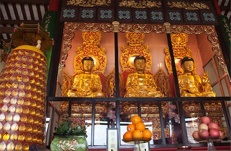 simsearch:855-05984249,k - Buddha shrine at Tsing Shan Temple, New Territories, Hong Kong Fotografie stock - Rights-Managed, Codice: 855-05984221