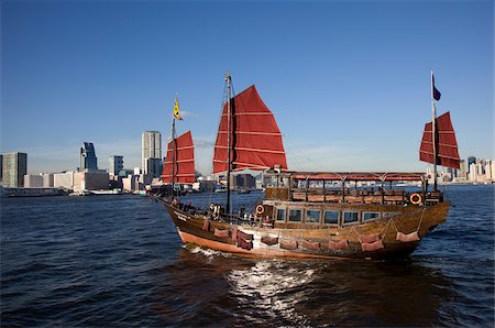 Chinese junk touring at Victoria Harbour, Hong Kong Foto de stock - Con derechos protegidos, Código: 855-05984416