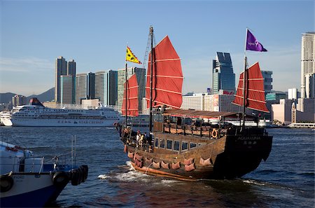 Chinese junk touring at Victoria Harbour, Hong Kong Stock Photo - Rights-Managed, Code: 855-05984418