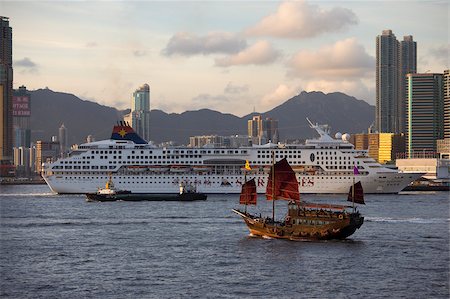 Chinese junk touring at Victoria Harbour, Hong Kong Stock Photo - Rights-Managed, Code: 855-05984426