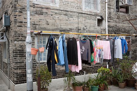 simsearch:855-05984195,k - Laundry hoisted outside an old residential house at Kam Tin, New Territories, Hong Kong Stock Photo - Rights-Managed, Code: 855-05984474