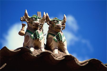 pisac - Sculptures sur le toit dans le village andin de Pisac, Pérou Photographie de stock - Rights-Managed, Code: 855-05980868