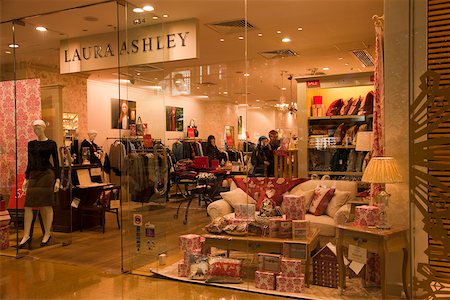 simsearch:855-05982698,k - Show window of a fashion boutique in City Plaza, Taikoo Shing, Hong Kong Foto de stock - Con derechos protegidos, Código: 855-05980947