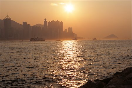 simsearch:855-03024721,k - Sunset over Victoria Harbour from West Kowloon, Hong Kong Fotografie stock - Rights-Managed, Codice: 855-05980986