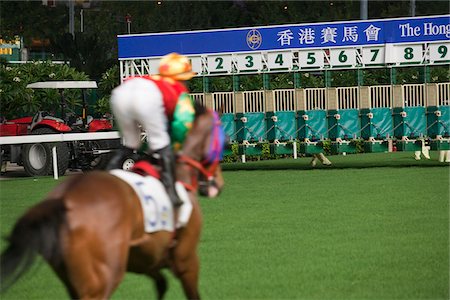 Courses hippiques au Hippodrome Happy Valley, Hong Kong Photographie de stock - Rights-Managed, Code: 855-05981008