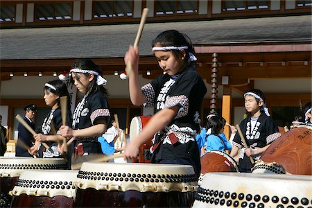 simsearch:855-05981022,k - Performance tambour par les enfants au sanctuaire de Yasukuni, Tokyo, Japon Photographie de stock - Rights-Managed, Code: 855-05981030