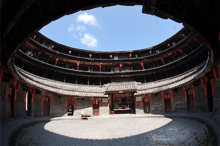 Cour et maison temple de Hakka Tulou Huanjilou au village de Nanxi, Yongding, Fujian, Chine Photographie de stock - Rights-Managed, Code: 855-05981827