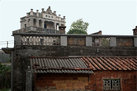 Diaolou and old houses at Fuhe Village, Kaiping, Guangdong Province, China Fotografie stock - Rights-Managed, Codice: 855-05981871