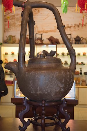 simsearch:855-02989079,k - A big tea kettle symbolizing the teahouse, Chaozhou, China Foto de stock - Direito Controlado, Número: 855-05982155