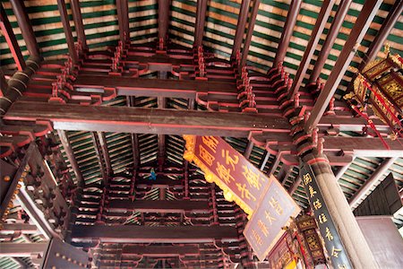 placa (conmemorativa) - Ceiling structures at Kaiyuan guarding temple at the old town of Chaozhou, China Foto de stock - Con derechos protegidos, Código: 855-05982172