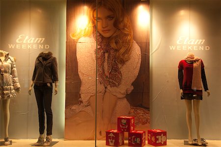 Show window of a fashion boutiqe at downtown, Shantou, China Foto de stock - Con derechos protegidos, Código: 855-05982220