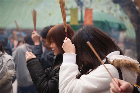 Crowded with worshippers in Chinese new year at Wong Tai Sin temple, Hong Kong Foto de stock - Con derechos protegidos, Código: 855-05983074