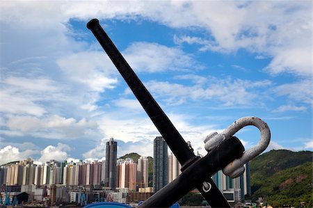 An anchor displayed at Hong Kong Museum of Coastal Defence with the Lei Yu Mun skyline in the distance, Hong Kong Foto de stock - Con derechos protegidos, Código: 855-05983759