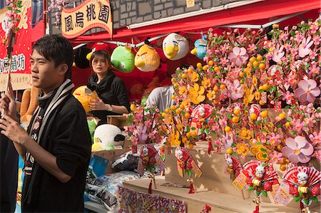 simsearch:855-06312671,k - Stall of artificial wishing flower displaying at the flower market, Tsuen Wan, Hong Kong Fotografie stock - Rights-Managed, Codice: 855-06314080