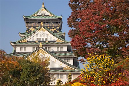 Osaka castle with flower display in the foreground, Japan Foto de stock - Con derechos protegidos, Código: 855-06314290
