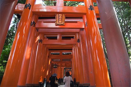 simsearch:855-08420672,k - Tunnel of torii gates at Fushimi Inari Taisha Shrine, Kyoto, Japan Stock Photo - Rights-Managed, Code: 855-06314356