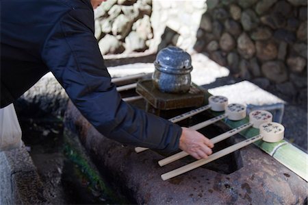 simsearch:855-06314371,k - Drinking water fountain at Fushimi Inari Taisha Shrine, Kyoto, Japan Fotografie stock - Rights-Managed, Codice: 855-06314364