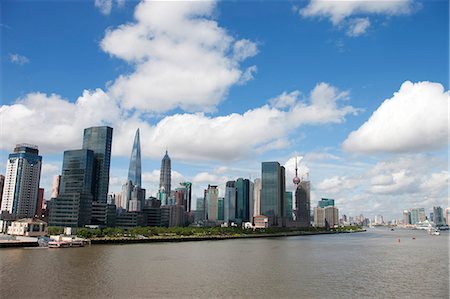 simsearch:855-06312109,k - Skyline of Luijiazui, Pudong view from Northern Bund, Shanghai, China Fotografie stock - Rights-Managed, Codice: 855-06312134