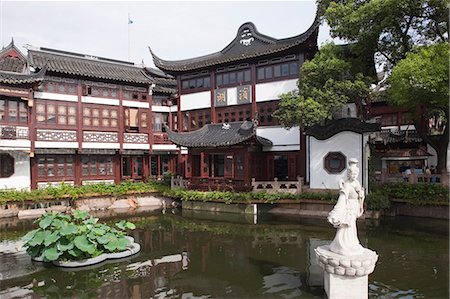 shanghai yuyuan - Lotus pond at Yuyuan garden, Shanghai, China Stock Photo - Rights-Managed, Code: 855-06312153