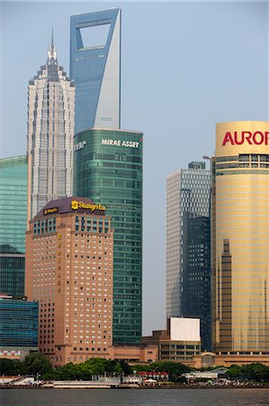 Gratte-ciels à Luijiazui, vue de Pudong depuis le Bund, Shanghai, Chine Photographie de stock - Rights-Managed, Code: 855-06312235