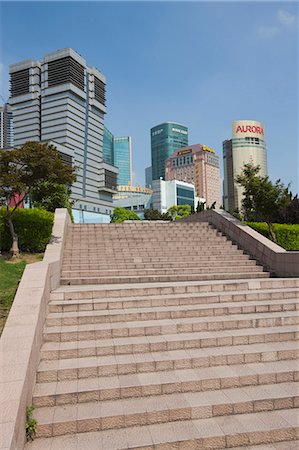 simsearch:855-06312355,k - Skyscrapers at Luijiazui Riverside Ave., Pudong, Shanghai, China Fotografie stock - Rights-Managed, Codice: 855-06312349