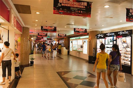 Shopping mall at People's Square, Shanghai, China Fotografie stock - Rights-Managed, Codice: 855-06312387