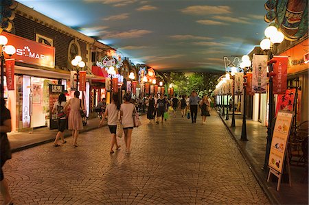 A replica of 1930's mall at People's Square, Shanghai, China Stock Photo - Rights-Managed, Code: 855-06312383