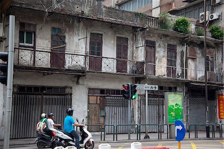 streets of old china images - Déserté le bâtiment résidentiel, Macao Photographie de stock - Rights-Managed, Code: 855-06312506