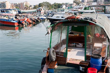 simsearch:855-06312562,k - Fishing boats and yachts anchoring by the pier, Sai Kung, Hong Kong Stock Photo - Rights-Managed, Code: 855-06312565