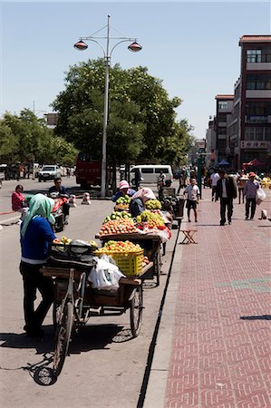 simsearch:855-06312772,k - Fresh fruit vendor at downtown, City of Jiayuguan, Gansu Province, Silkroad, China Foto de stock - Con derechos protegidos, Código: 855-06312688