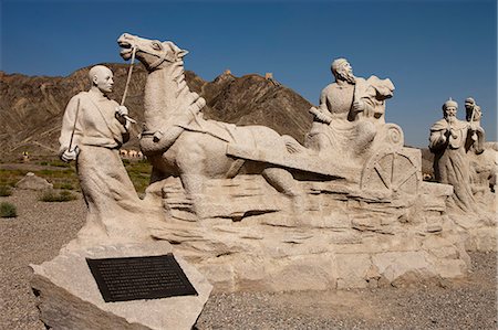 silk road - Statue de Lin Zexu surplombant la grande muraille, Jiayuguan, Silkroad, Chine Photographie de stock - Rights-Managed, Code: 855-06312802