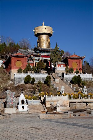 simsearch:855-06312845,k - Géant prayer wheel, parc de Guishan, Shangri-la, Chine Photographie de stock - Rights-Managed, Code: 855-06312828
