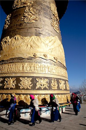 simsearch:855-06312845,k - Géant prayer wheel, parc de Guishan, Shangri-la, Chine Photographie de stock - Rights-Managed, Code: 855-06312836
