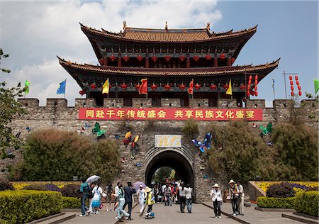 puerta sur - South gate of Dali ancient city, Yunnan Province, China Foto de stock - Con derechos protegidos, Código: 855-06312971