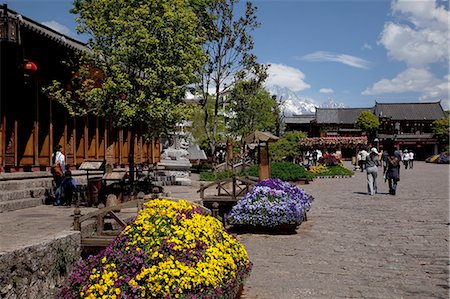 simsearch:855-06313039,k - Streetscape by the entrance of the ancient city of Lijiang, Yunnan Province, China Stock Photo - Rights-Managed, Code: 855-06313035