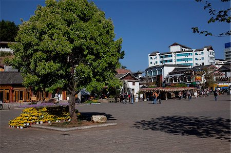 simsearch:855-06313039,k - Streetscape by the entrance of the ancient city of Lijiang, Yunnan Province, China Stock Photo - Rights-Managed, Code: 855-06313033