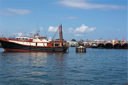 simsearch:855-06313296,k - Fishing boats mooring at Cheung Chau, Hong Kong Stock Photo - Rights-Managed, Code: 855-06313412