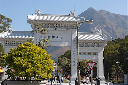 simsearch:855-06312964,k - Gateway at the approach to Po Lin Monastery, Lantau, Hong Kong Foto de stock - Con derechos protegidos, Código: 855-06313435