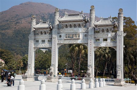 simsearch:855-05984035,k - Gateway on the approach to Po Lin Monastery, Lantau Island, Hong Kong Foto de stock - Con derechos protegidos, Código: 855-06313525
