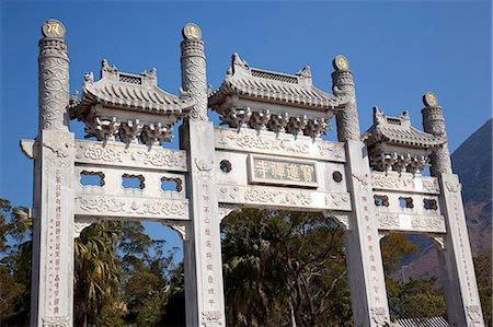 simsearch:855-05984035,k - Passerelle sur l'approche au monastère de Po Lin, Lantau Island, Hong Kong Photographie de stock - Rights-Managed, Code: 855-06313569