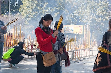 simsearch:855-03022365,k - Worshippers offering at Po Lin Monastery, Lantau Island, Hong Kong Stock Photo - Rights-Managed, Code: 855-06313710