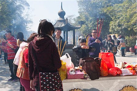 simsearch:855-05983077,k - Worshippers offering at Po Lin Monastery, Lantau Island, Hong Kong Foto de stock - Direito Controlado, Número: 855-06313711