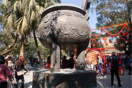 simsearch:855-06313786,k - A giant tripod displaying at Po Lin Monastery, Lantau Island, Hong Kong Fotografie stock - Rights-Managed, Codice: 855-06313738