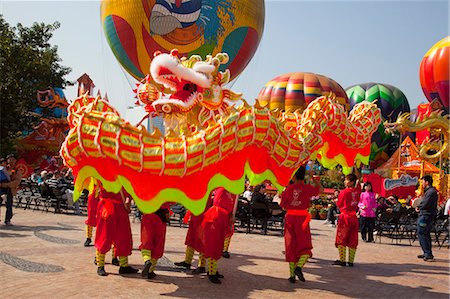 simsearch:855-02985793,k - Dragon dance show celebrating the Chinese new year at Ocean Park, Hong Kong Foto de stock - Con derechos protegidos, Código: 855-06313799