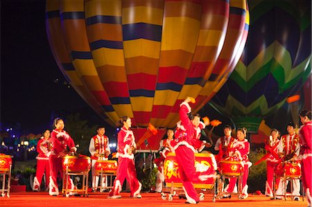 simsearch:855-05982955,k - Spectacle musical chinois, Ocean Park, Hong Kong Photographie de stock - Rights-Managed, Code: 855-06313821